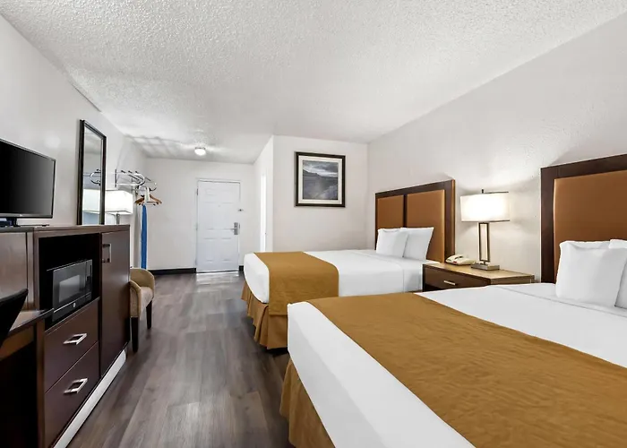 Motel Travelodge By Wyndham Page, View Of Powell